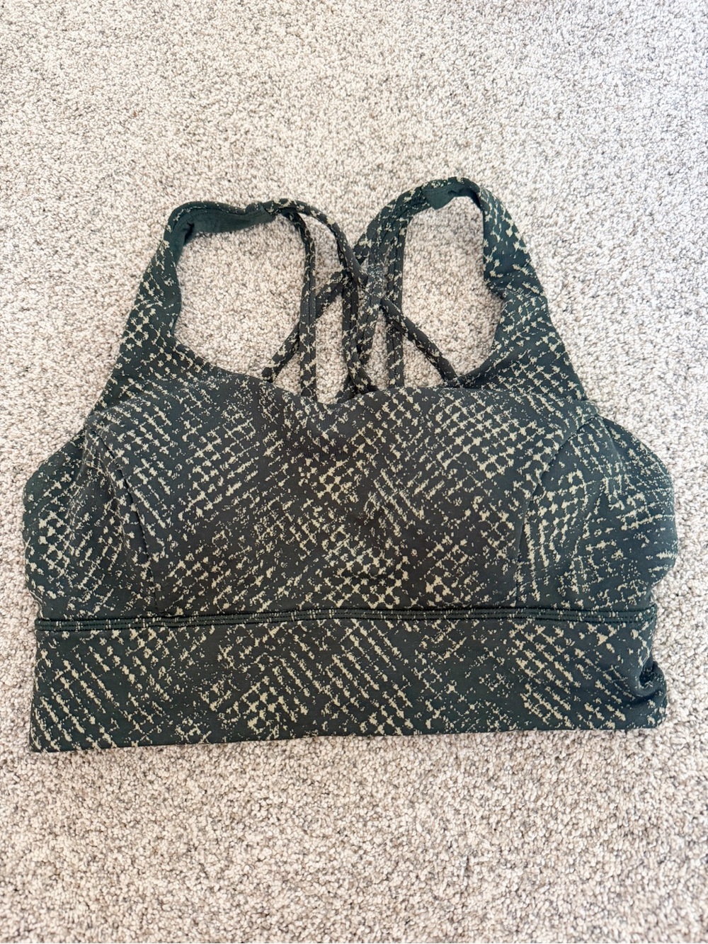 Lululemon Free to be Serene bra ladies sz 8 green